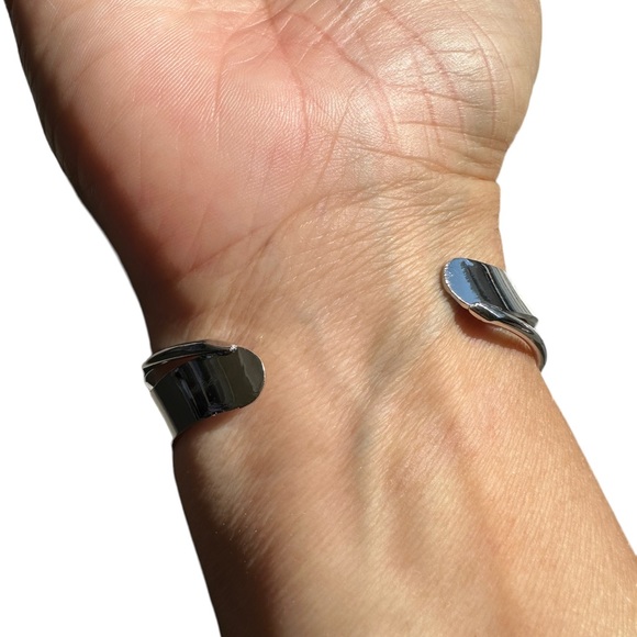 Silver Double Overlap Metal Cuff Bracelet - Picture 2 of 4